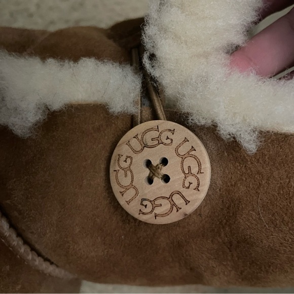 Chestnut Bailey Button II UGG boots - Picture 6 of 6